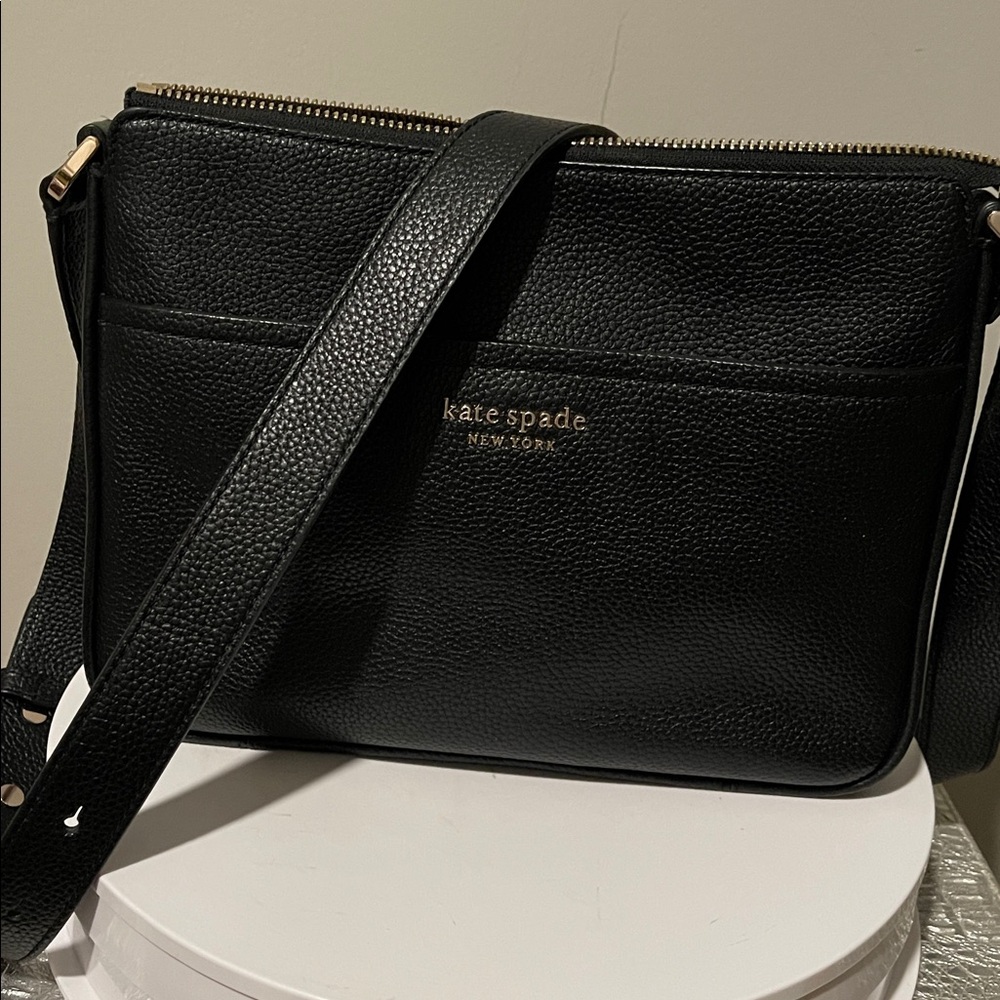 EUC Leather Kate Spade Run Around Medium Crossbody Bag, Black w/Gold Hardware